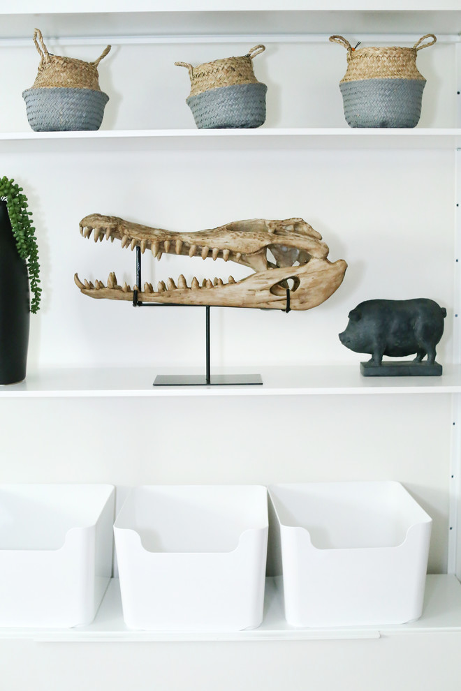 Example of a transitional home design design in Toronto