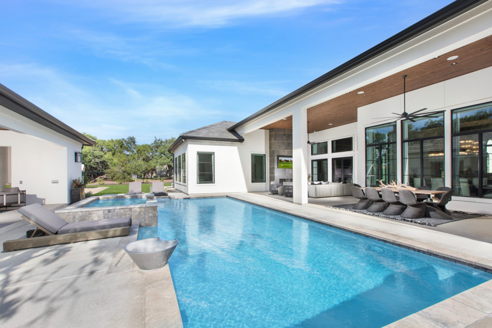 Inspiration for a transitional pool remodel in Austin