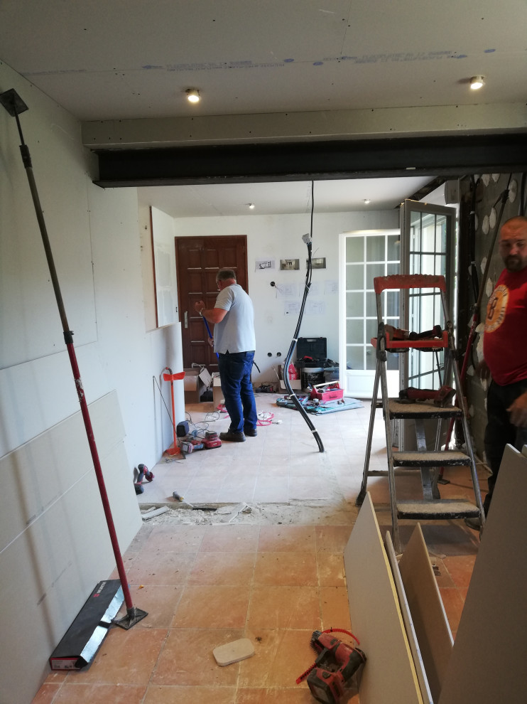 Avant/Apres Rénovation complète d'une cuisine, abattement d'un mur porteur