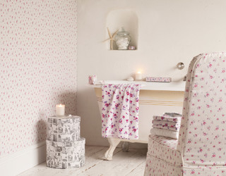 Laura Ashley Abbeville Wallpaper - Eklektisch - Schlafzimmer - Houston