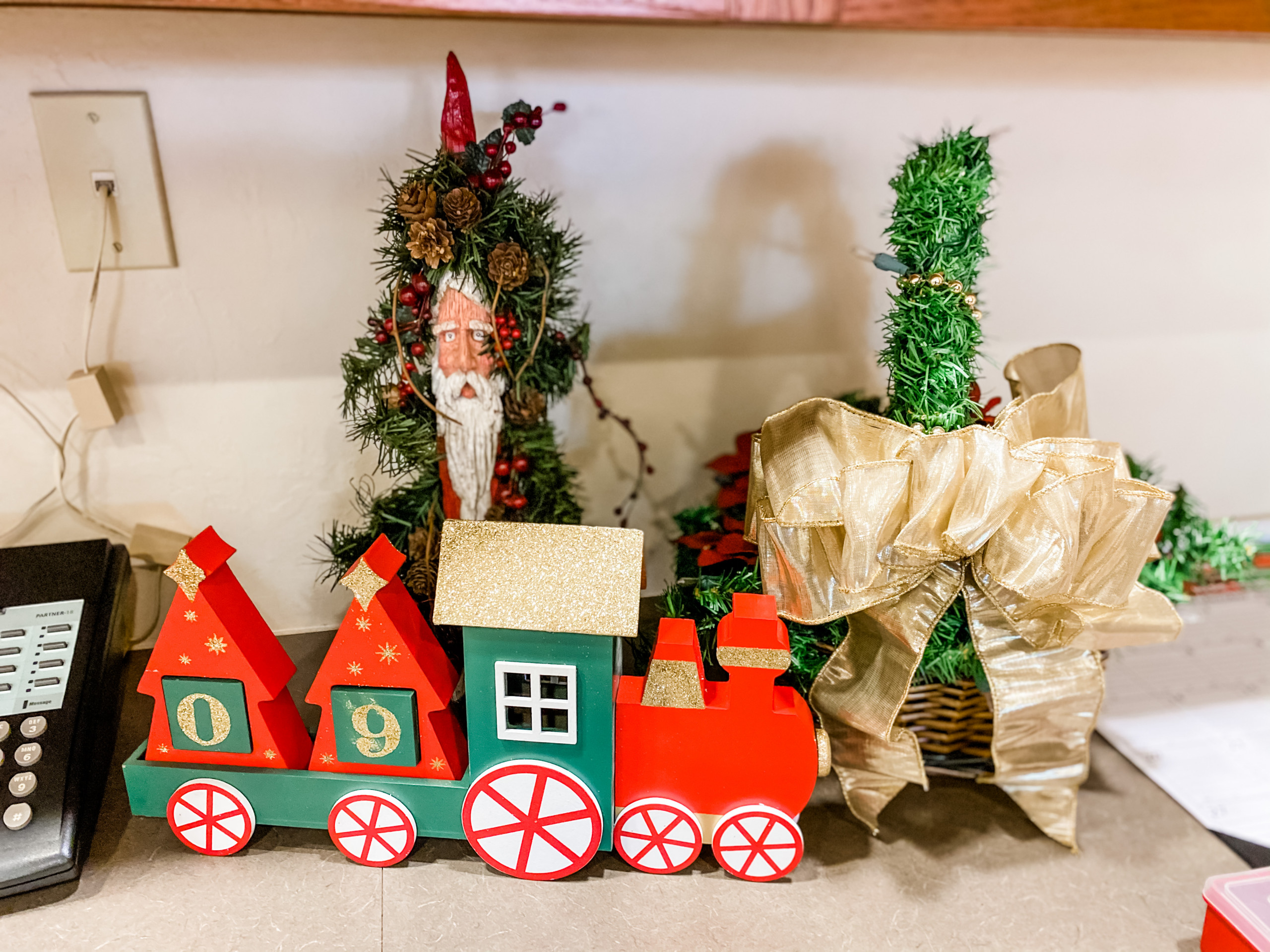 Tomlinson Farmer's Insurance Christmas Decor