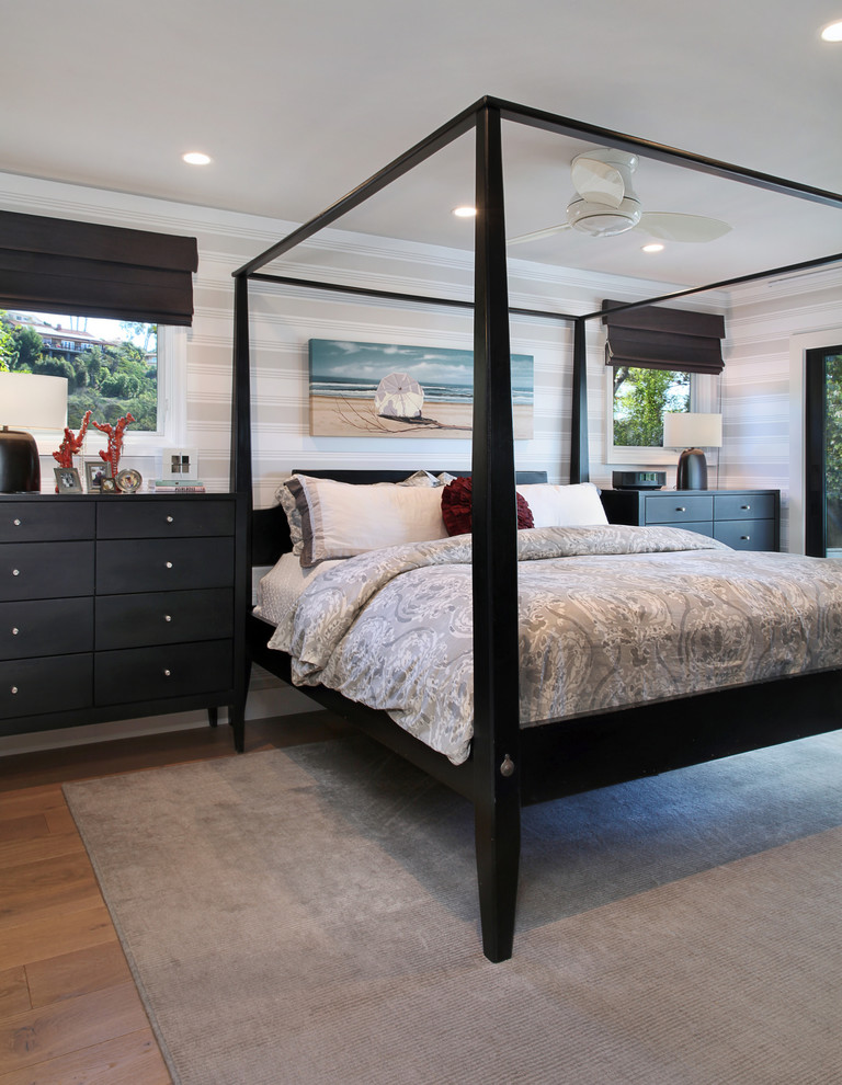 Transitional home design photo in Orange County