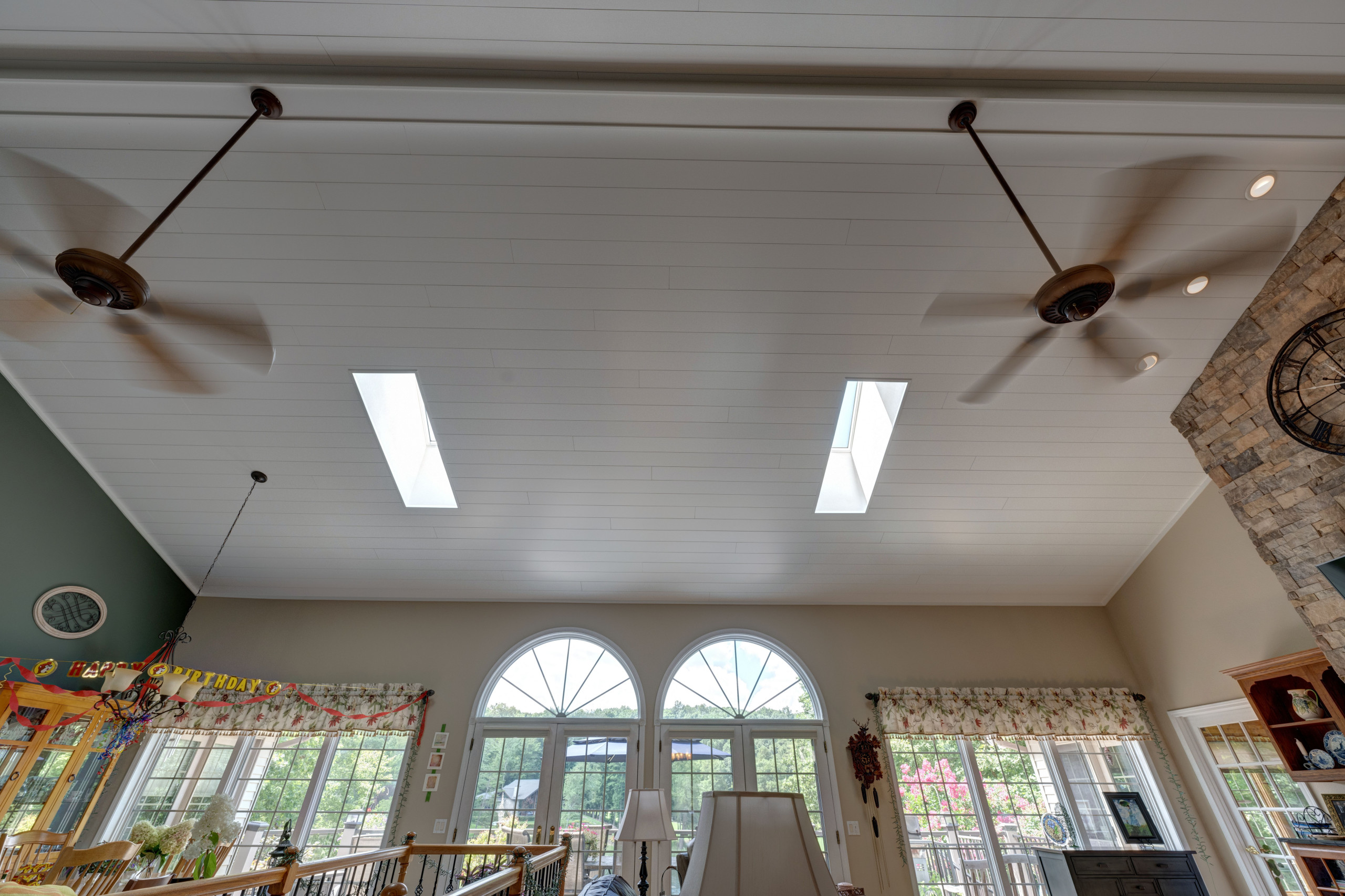 118 Chatham Lane - Ceiling, Fireplace, Floor