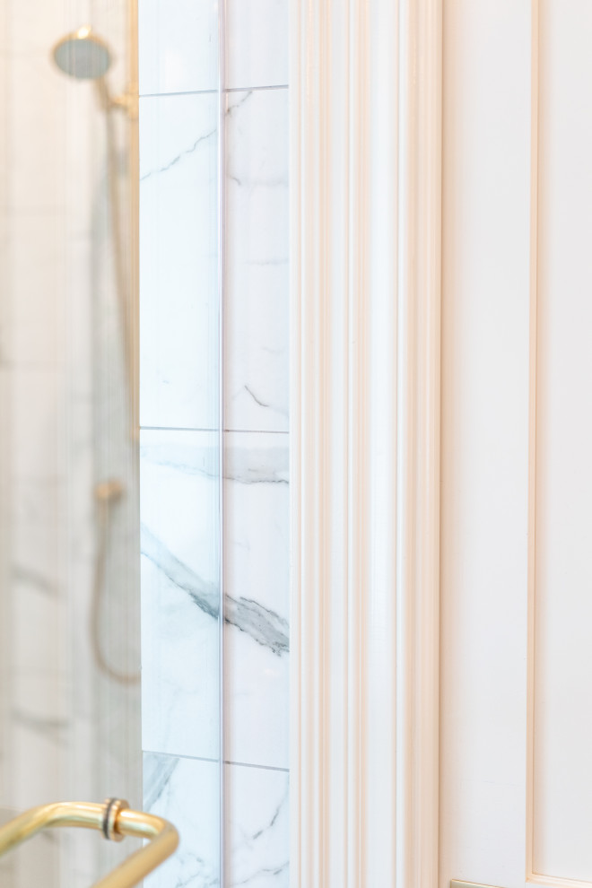 Elegant Bathroom Design Featuring White Marble Tiles and Gold Accents