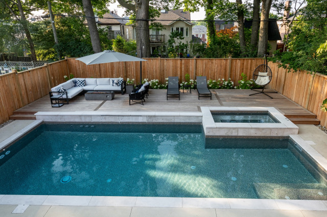 A Low Maintenance Backyard Retreat klassisch-pools