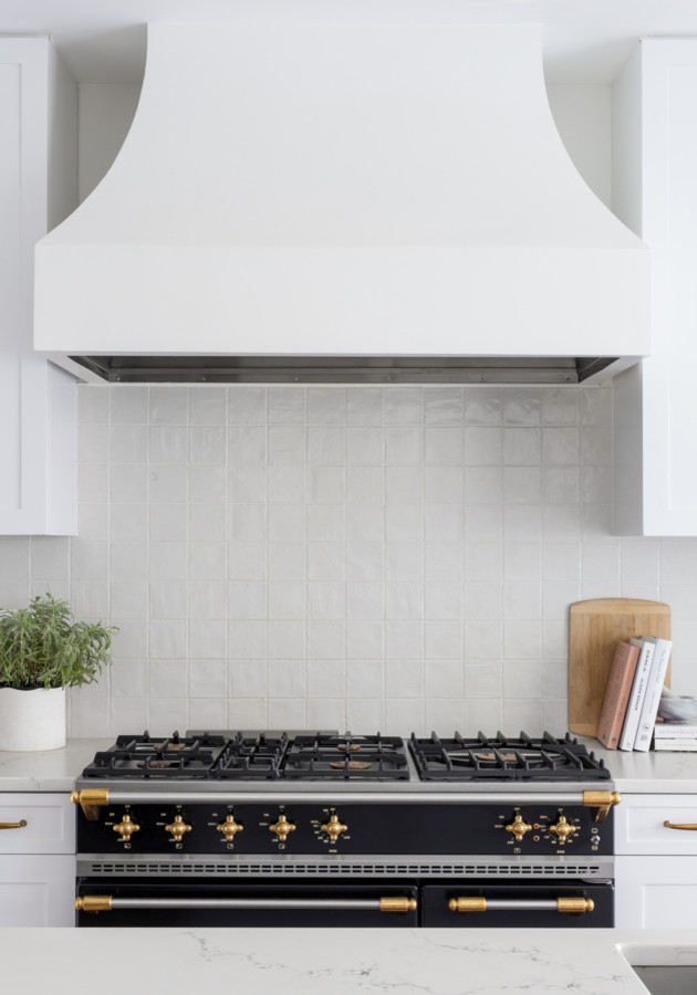 Inspiration for a mid-sized transitional single-wall eat-in kitchen remodel in Baltimore with white cabinets, white backsplash, colored appliances, an island, quartz countertops, white countertops and ceramic backsplash