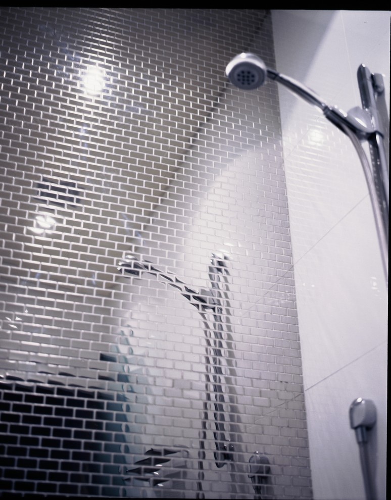 This is an example of a contemporary bathroom in Sydney.