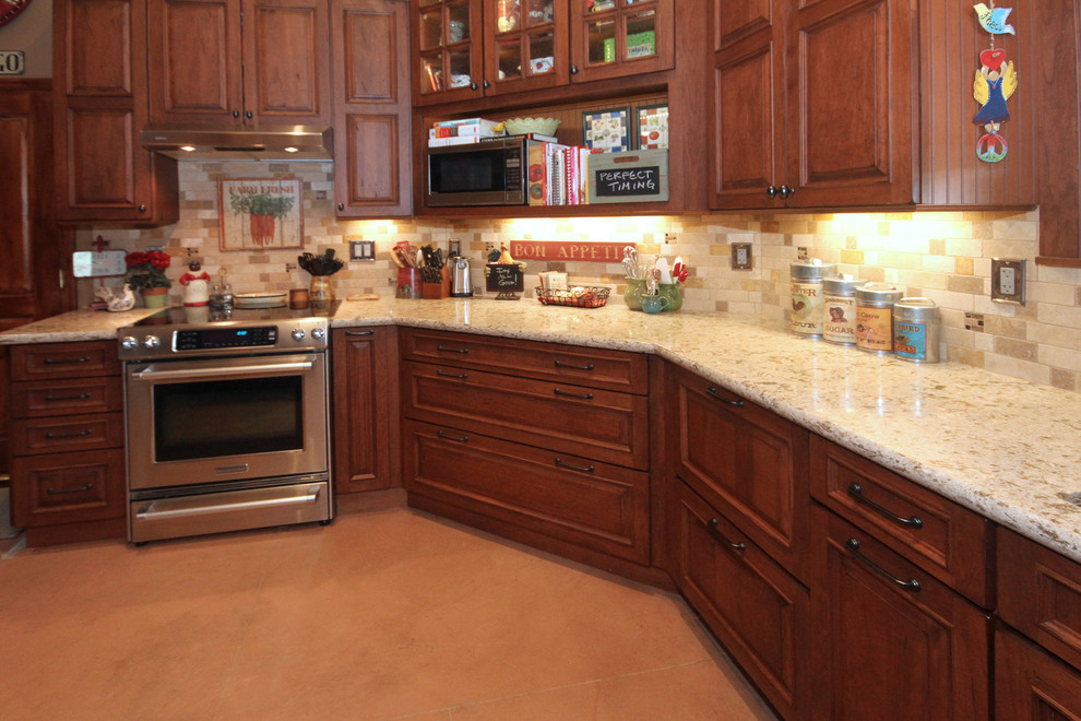 Transitional kitchen photo in Phoenix