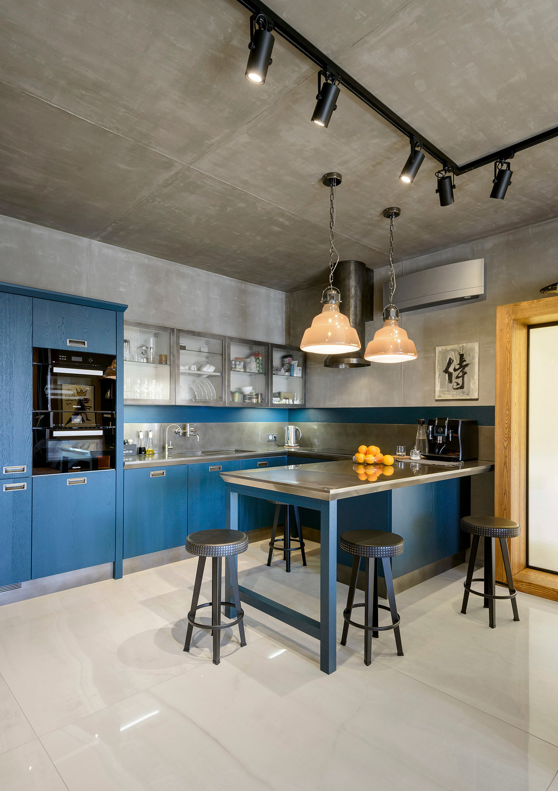 ВДВОЁМ С КОТОМ