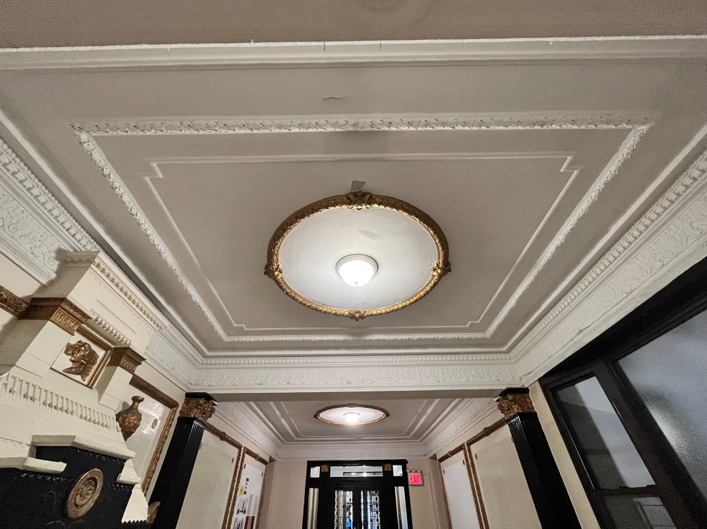 Paint sheen for architectural trim on ceiling