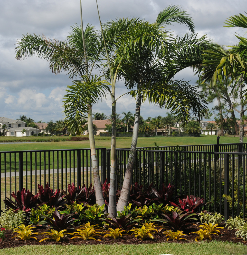 Design ideas for a mid-sized tropical backyard full sun garden in Miami.