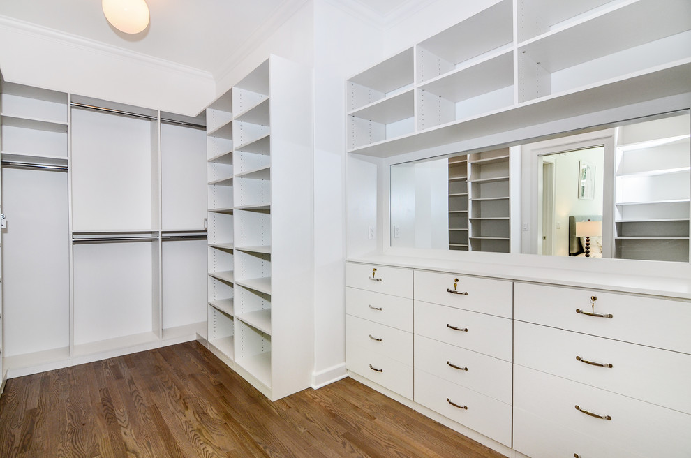Inspiration for a transitional storage and wardrobe in New York.