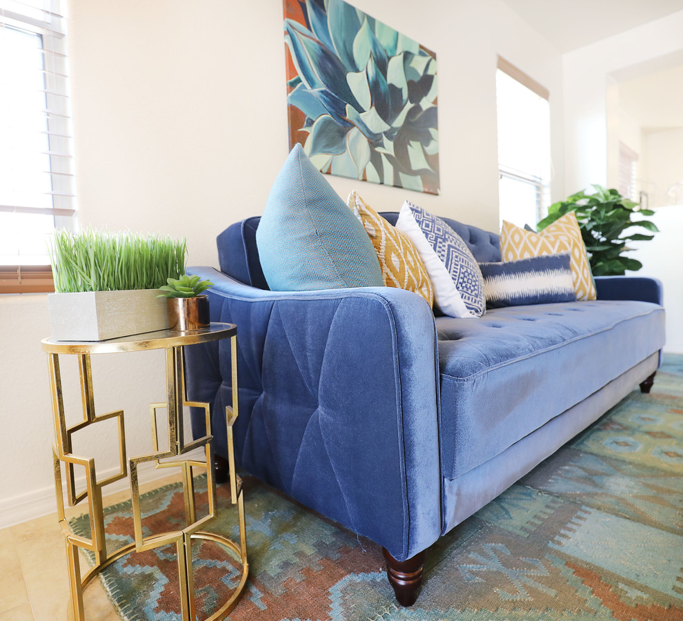 Transitional home design photo in Phoenix