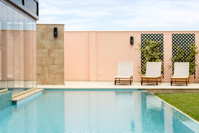 Piscina con Jacuzzi contemporaneo-piscina