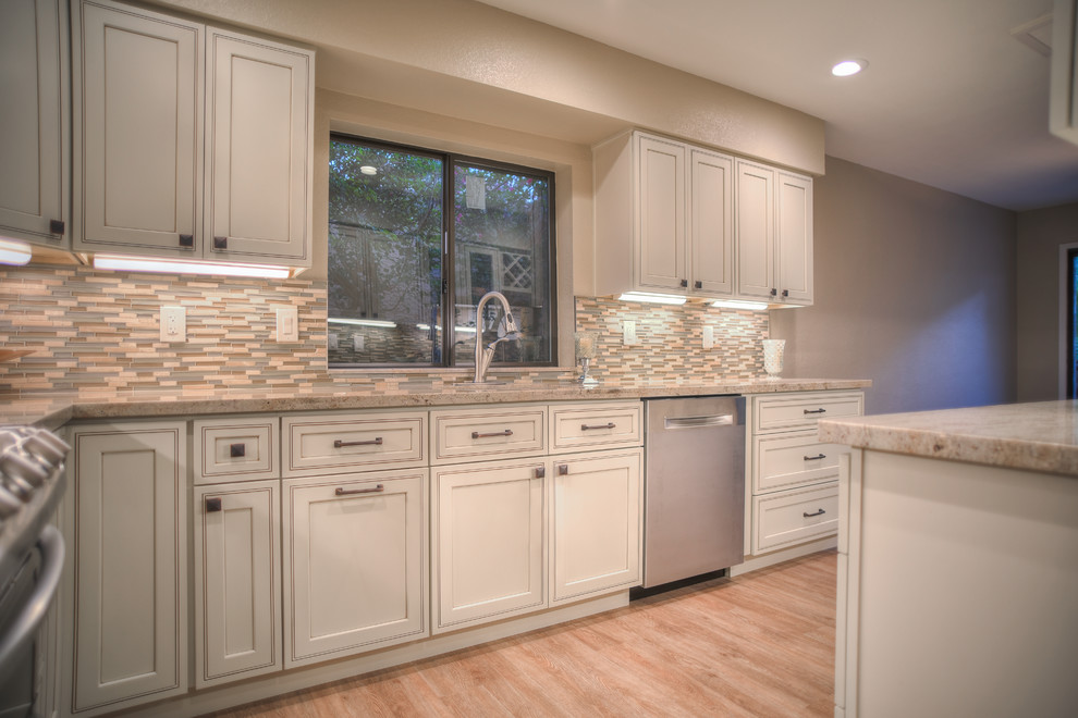 Example of a transitional kitchen design in Phoenix