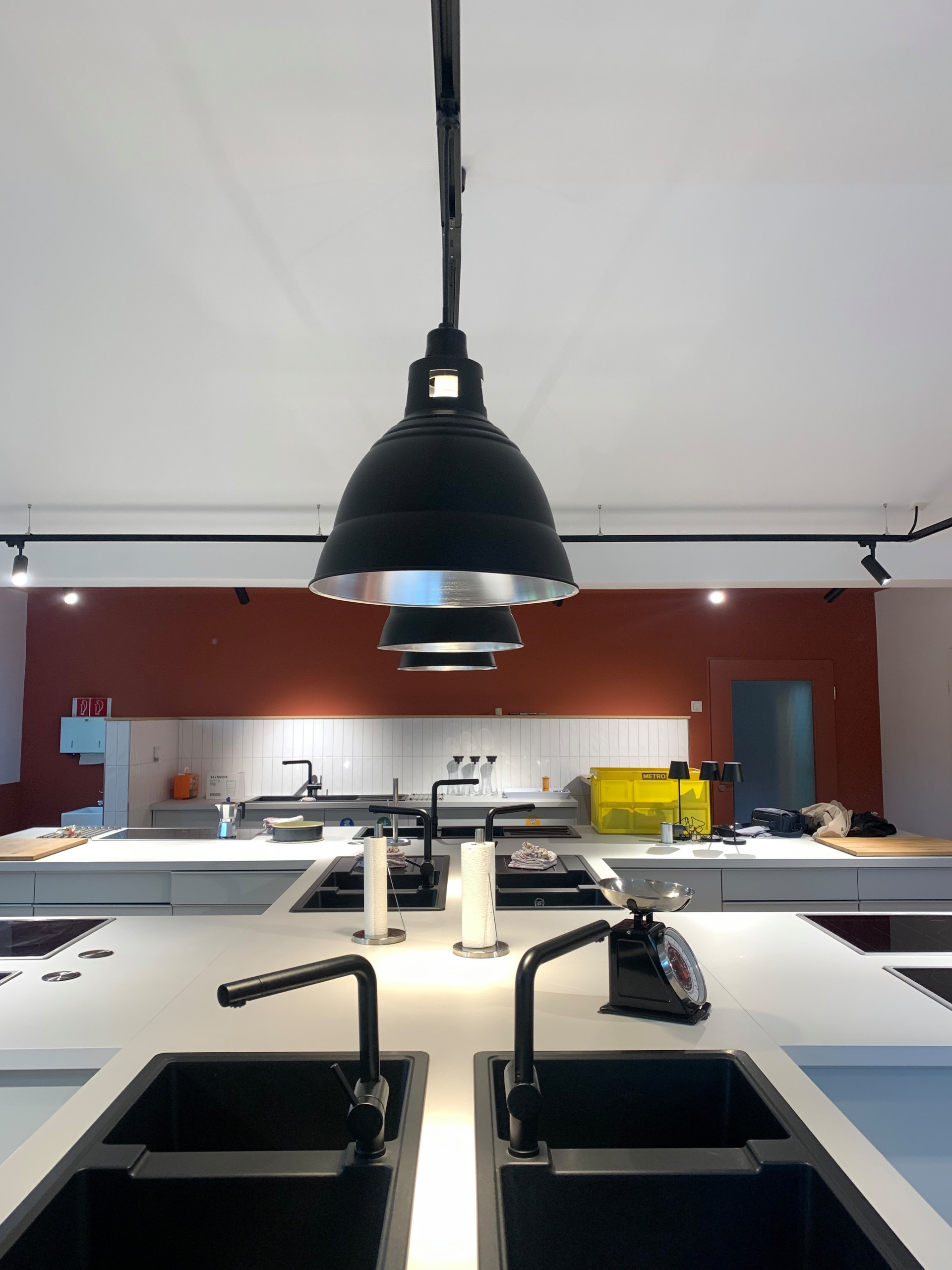 EBW Showroom Küche Lehrküche Büro Planung Präsentation Umplanung Modernisierung Ausstellung Interior Design NRW Krefeld Duisburg Architektur Innenarchitektur Gestaltung 3D Akustik Beleuchtung