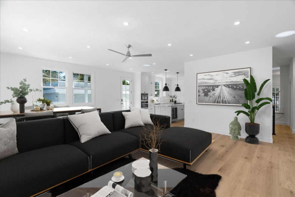 Immagine di un grande soggiorno moderno aperto con pareti bianche, pavimento in legno massello medio e pavimento marrone