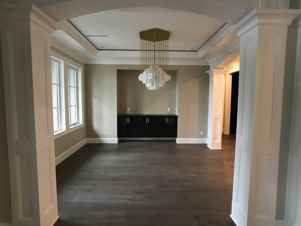 Transitional home design photo in Vancouver
