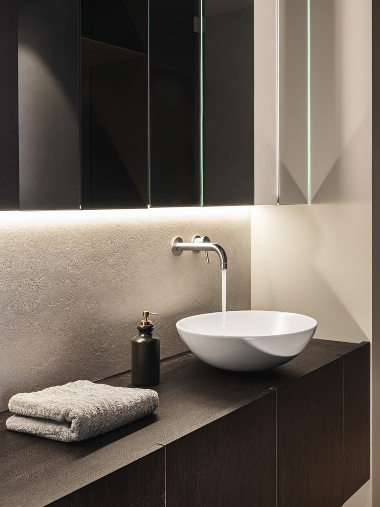 Design ideas for a small modern 3/4 bathroom in Bari with a floating vanity.