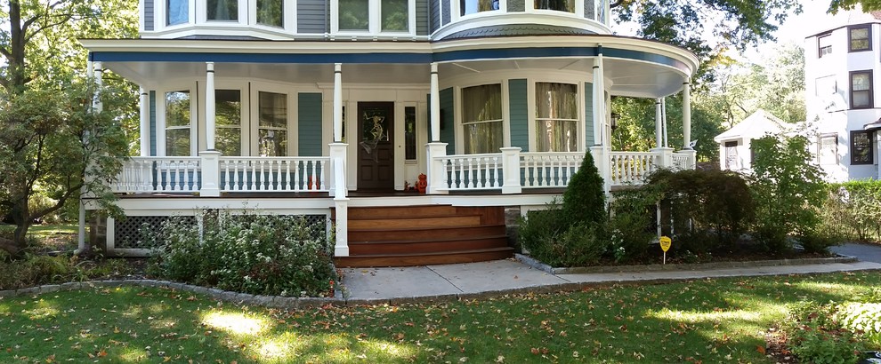 This is an example of an expansive traditional verandah in New York.