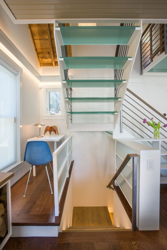 Photo of a small glass l-shaped staircase in Salt Lake City with open risers.