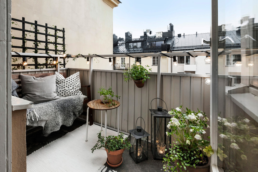 This is an example of a scandinavian balcony in San Francisco with metal railing.