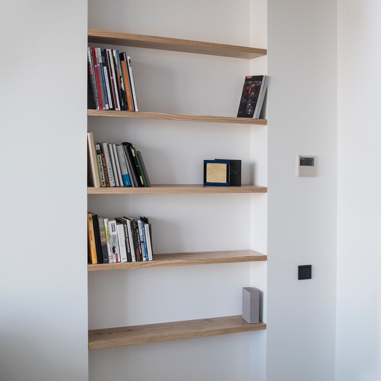 Ясеневые подвесные полки