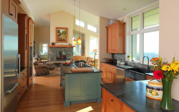 Photo of a mid-sized modern kitchen in Portland with stainless steel appliances, light hardwood floors and with island.
