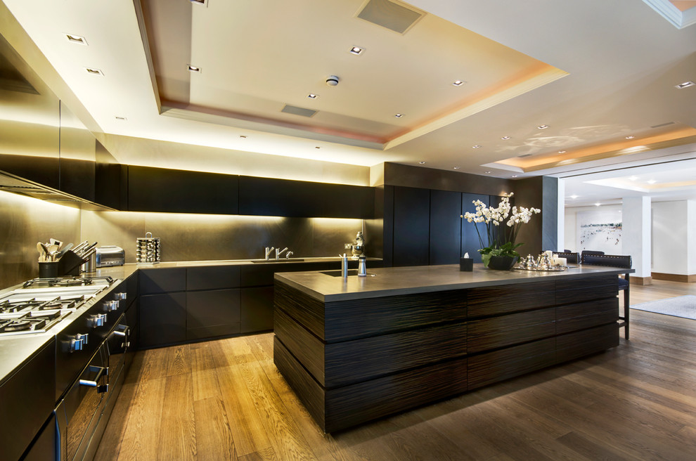 Inspiration for a large contemporary kitchen remodel in London