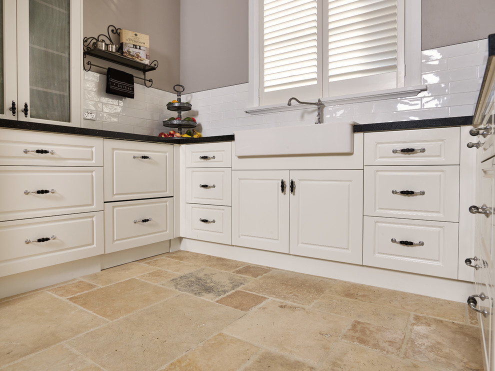 Kitchen - transitional kitchen idea in Denver