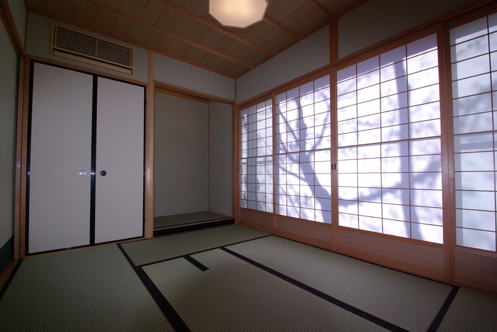 Asian guest bedroom in Kyoto with tatami floors.