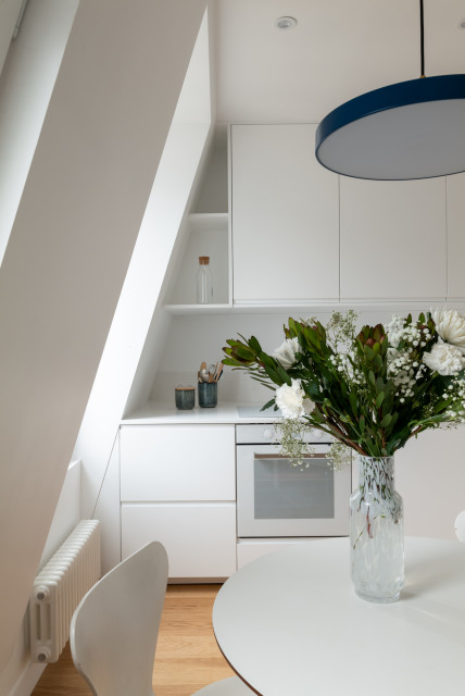 Sous les toits, 32m2 a Paris modern-kitchen