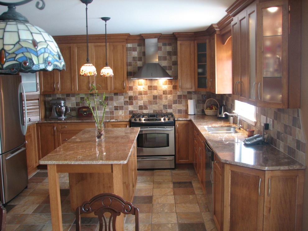 Large mountain style u-shaped eat-in kitchen photo in Ottawa with an undermount sink, shaker cabinets, light wood cabinets, stainless steel appliances and an island