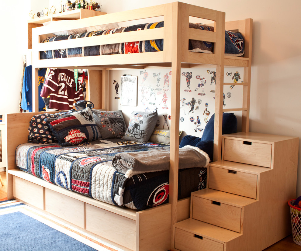 Photo of a mid-sized traditional kids' bedroom for kids 4-10 years old and boys in New York with beige walls, medium hardwood floors and brown floor.