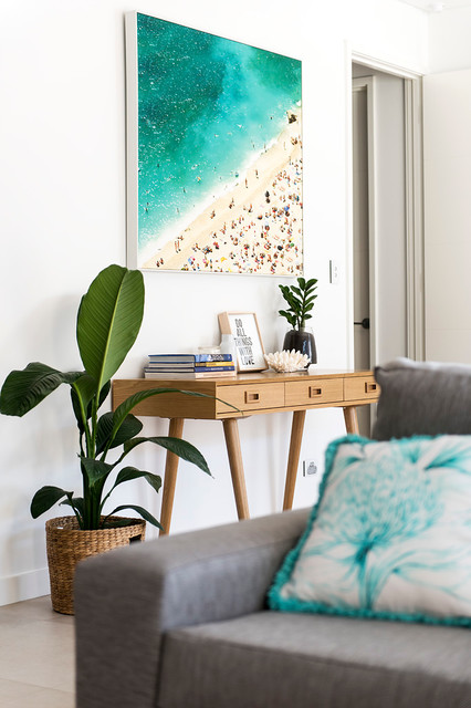 Small beach house moderne-dagligstue