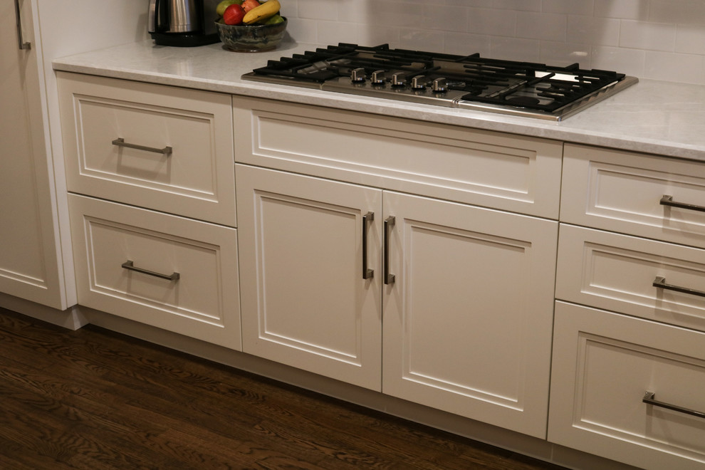 Example of a transitional kitchen design in Toronto