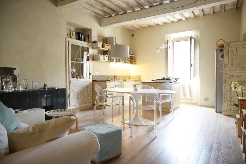 Photo of a country living room in Florence.