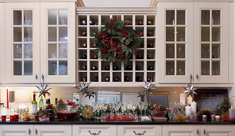 Example of a transitional home design design in Raleigh