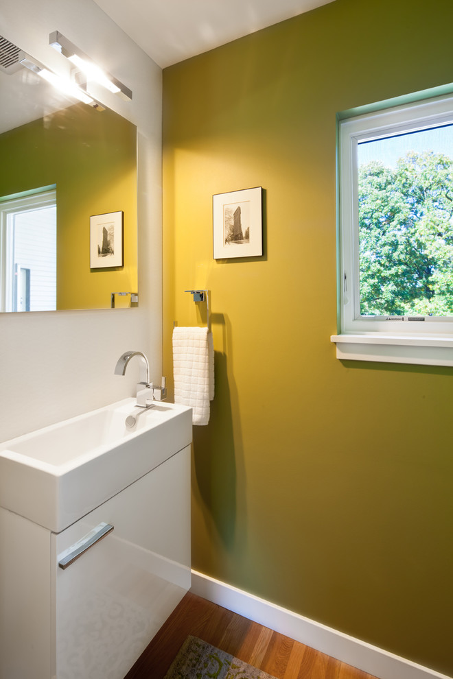 This is an example of a modern bathroom in Minneapolis.