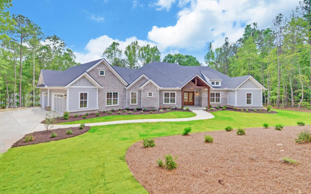 Transitional home design photo in Atlanta