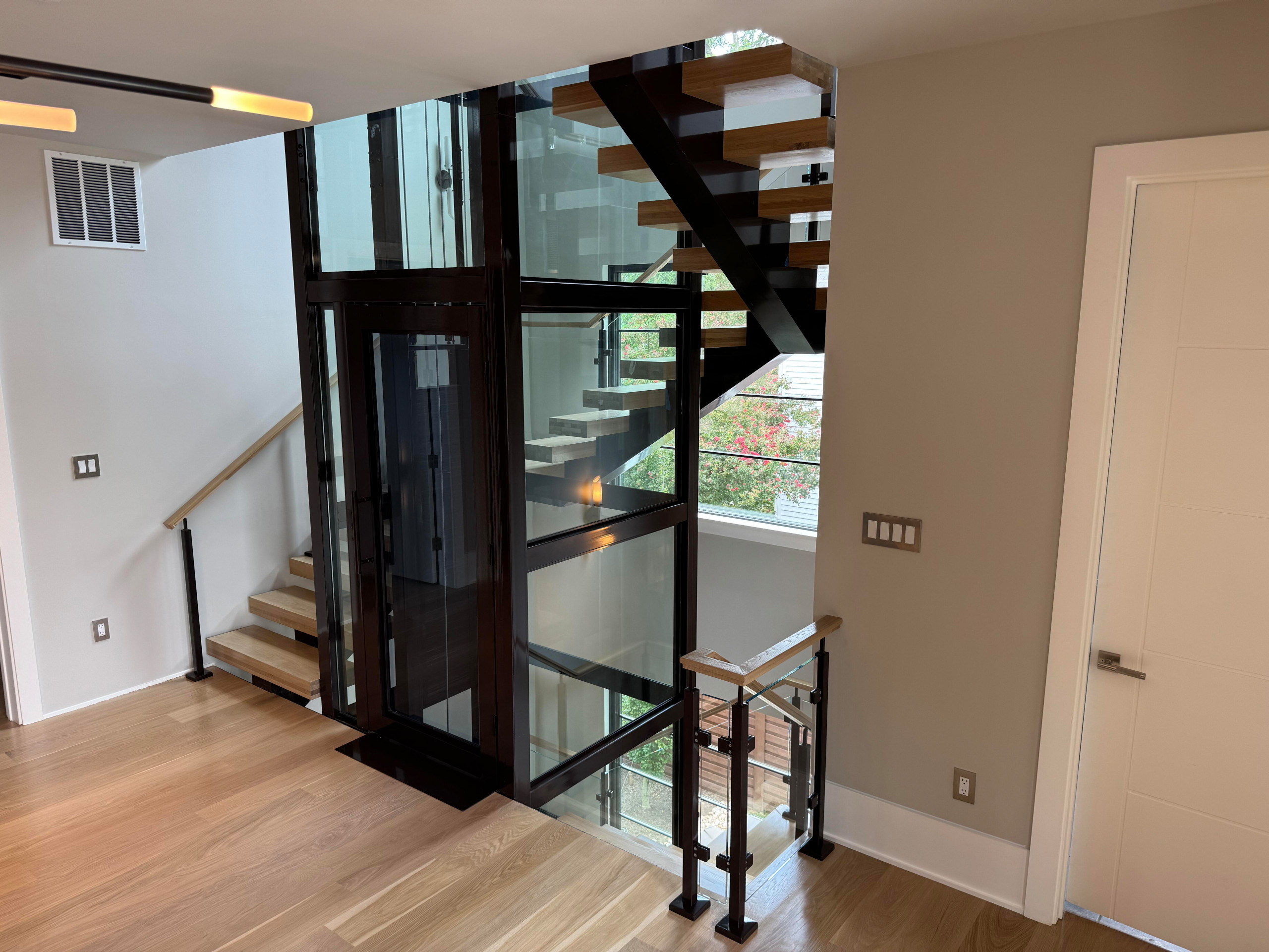 136_Modern Mono-Beam Encircling Glass Elevator, Bethesda, MD 20814