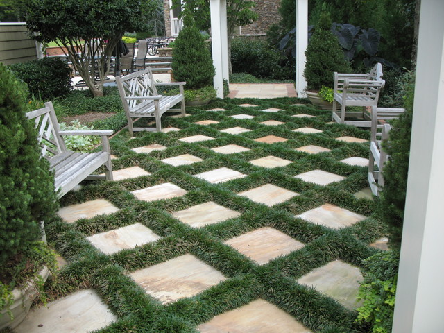 Flagstone Patio With Grass Joints The, How To Put In A Flagstone Patio On Lawn