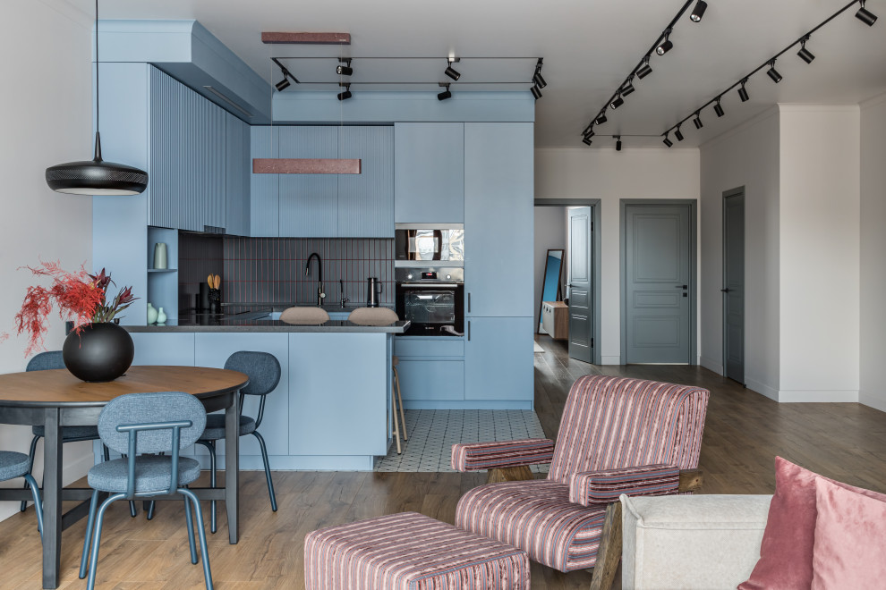 Трехкомнатная квартира с кухней—гостиной