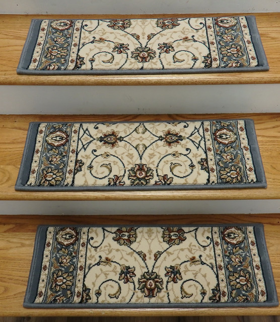 Rug Depot Set of 13 Traditional Non Slip Carpet Stair Treads 26" x 9" Ivory Poly 