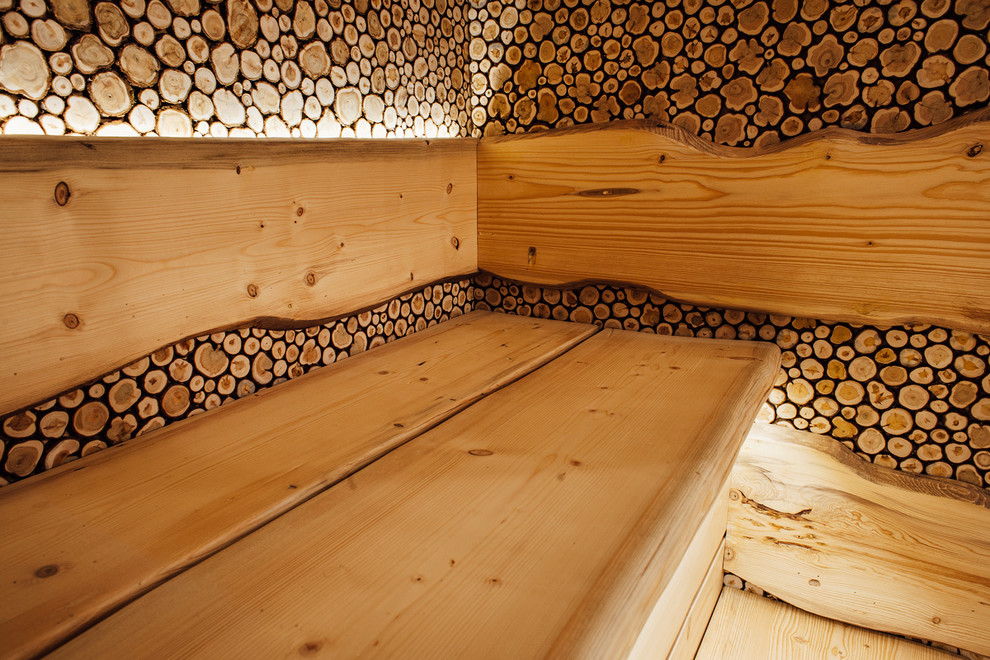 Пологи в сауне с можжевельником.