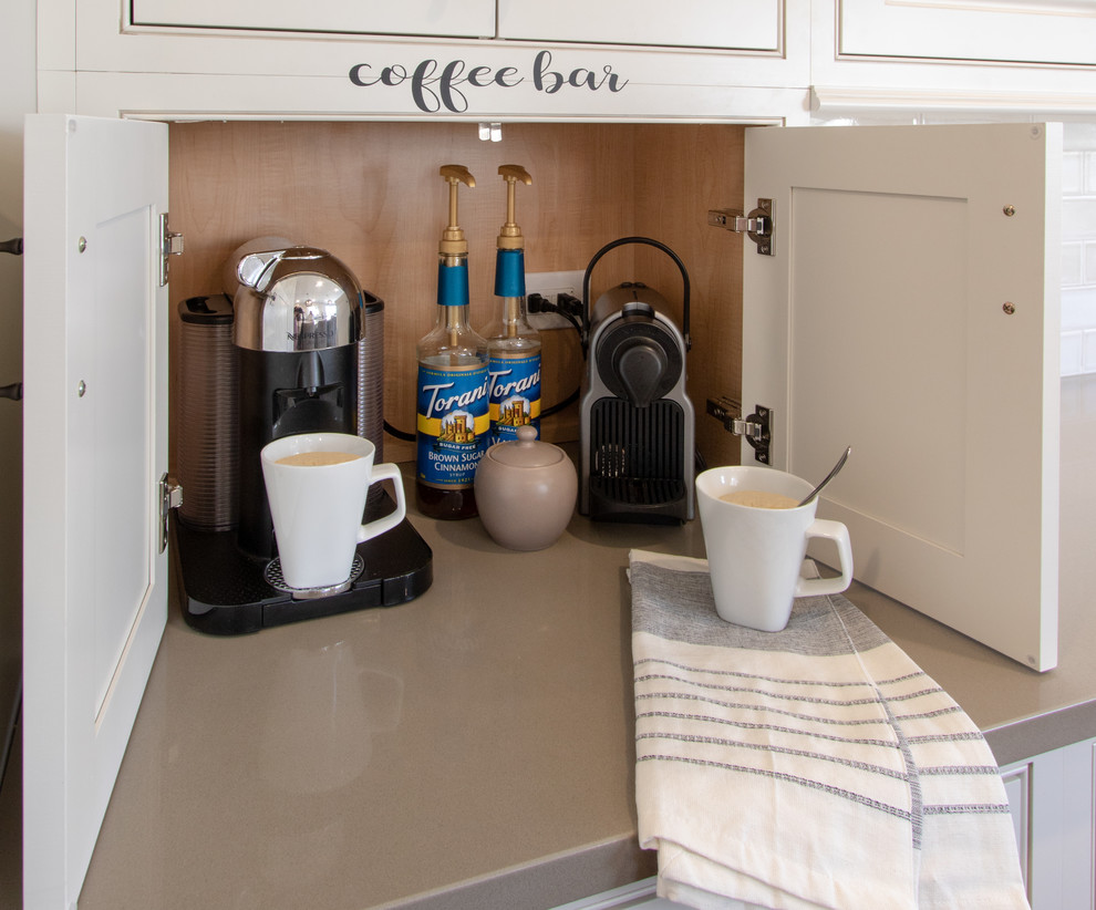 Inspiration for a transitional kitchen remodel in Chicago