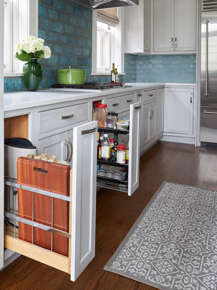 Transitional kitchen photo in Chicago