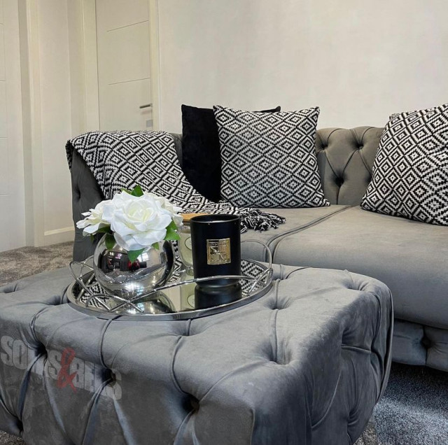 Chesterfield Season modern-living-room