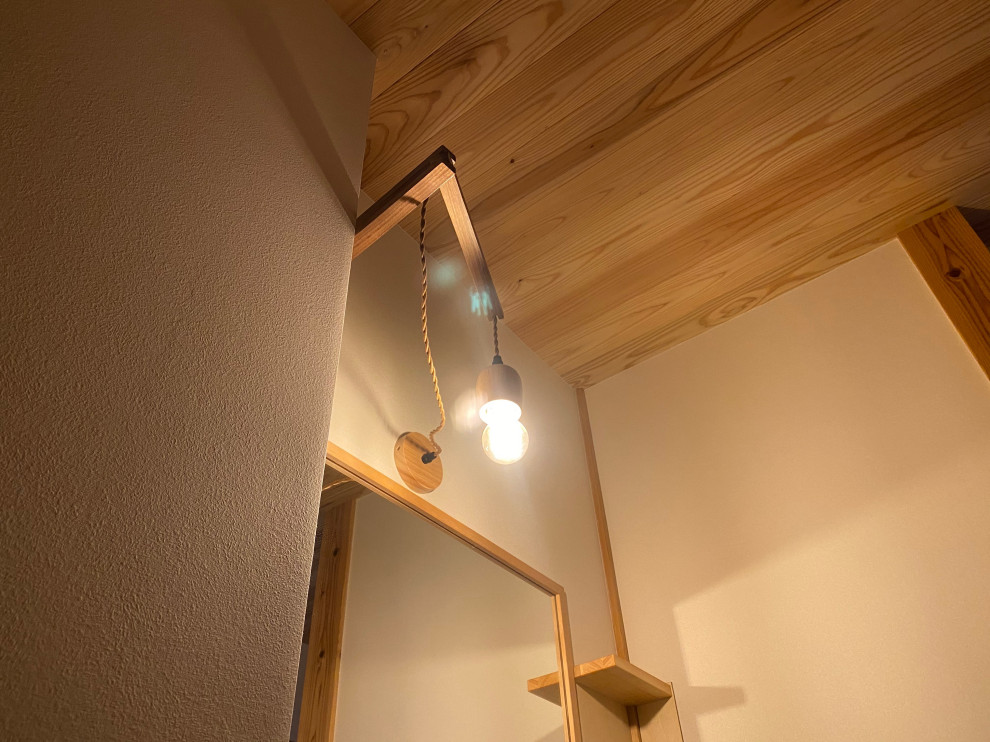 他の地域にあるおしゃれなトイレ・洗面所の写真