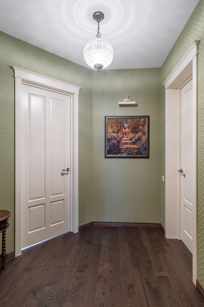 Интерьер с дверью-книжкой